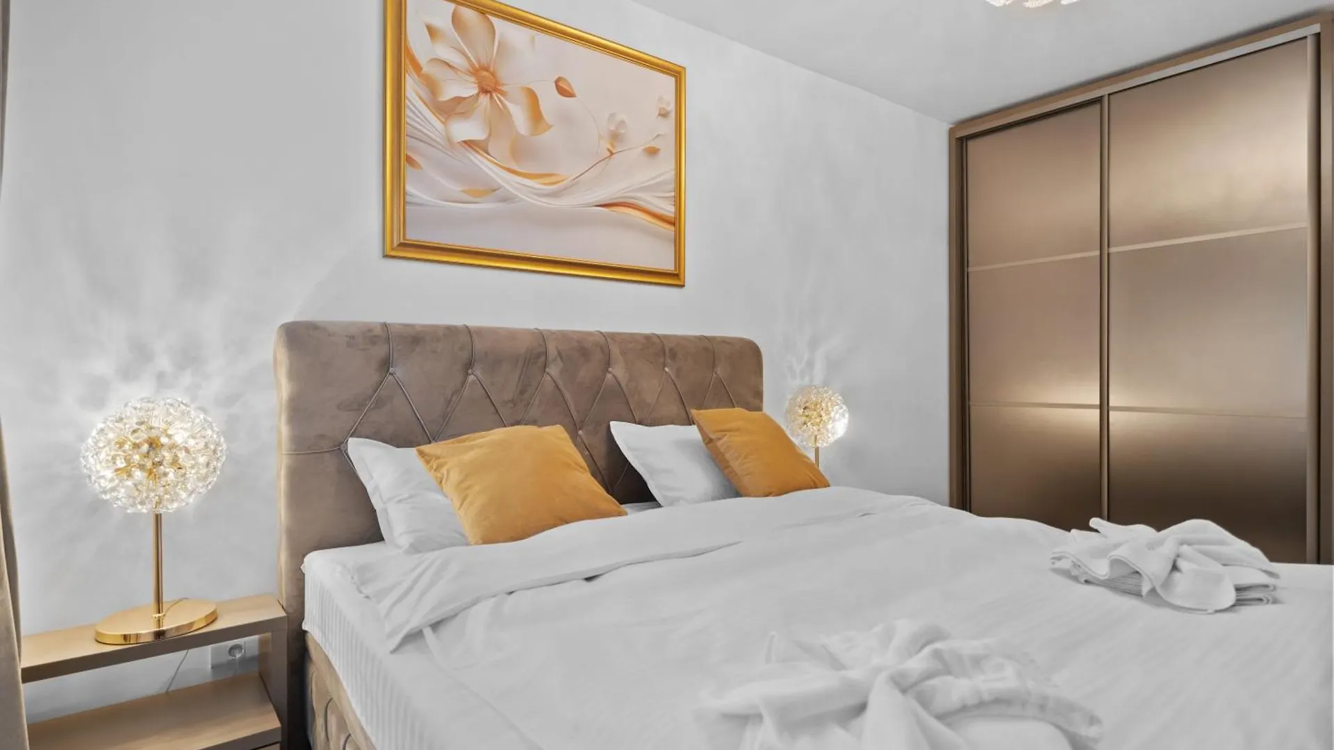 Stylish Gold Accents Apartamento Bucareste