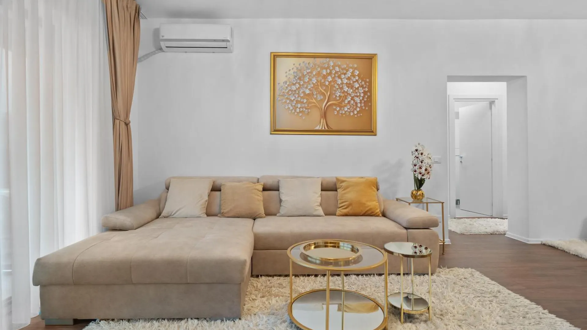 Stylish Gold Accents Apartamento Bucareste