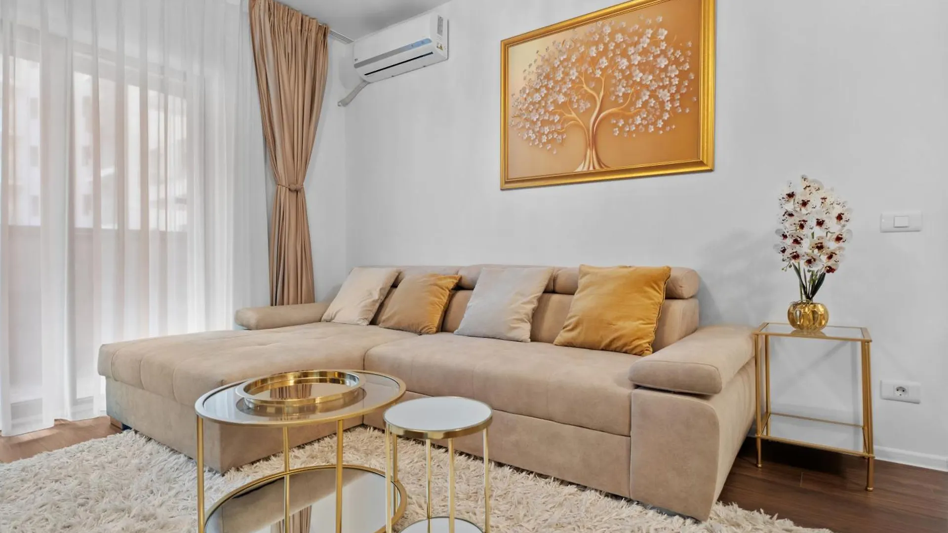 Stylish Gold Accents Apartamento Bucareste
