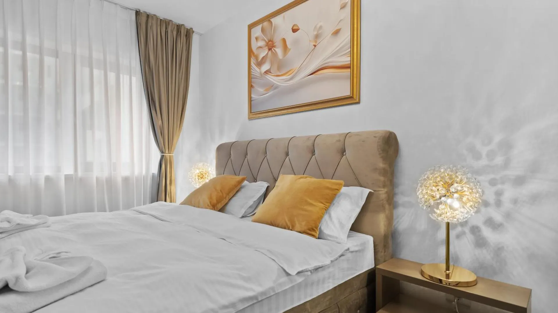Stylish Gold Accents Apartamento Bucareste